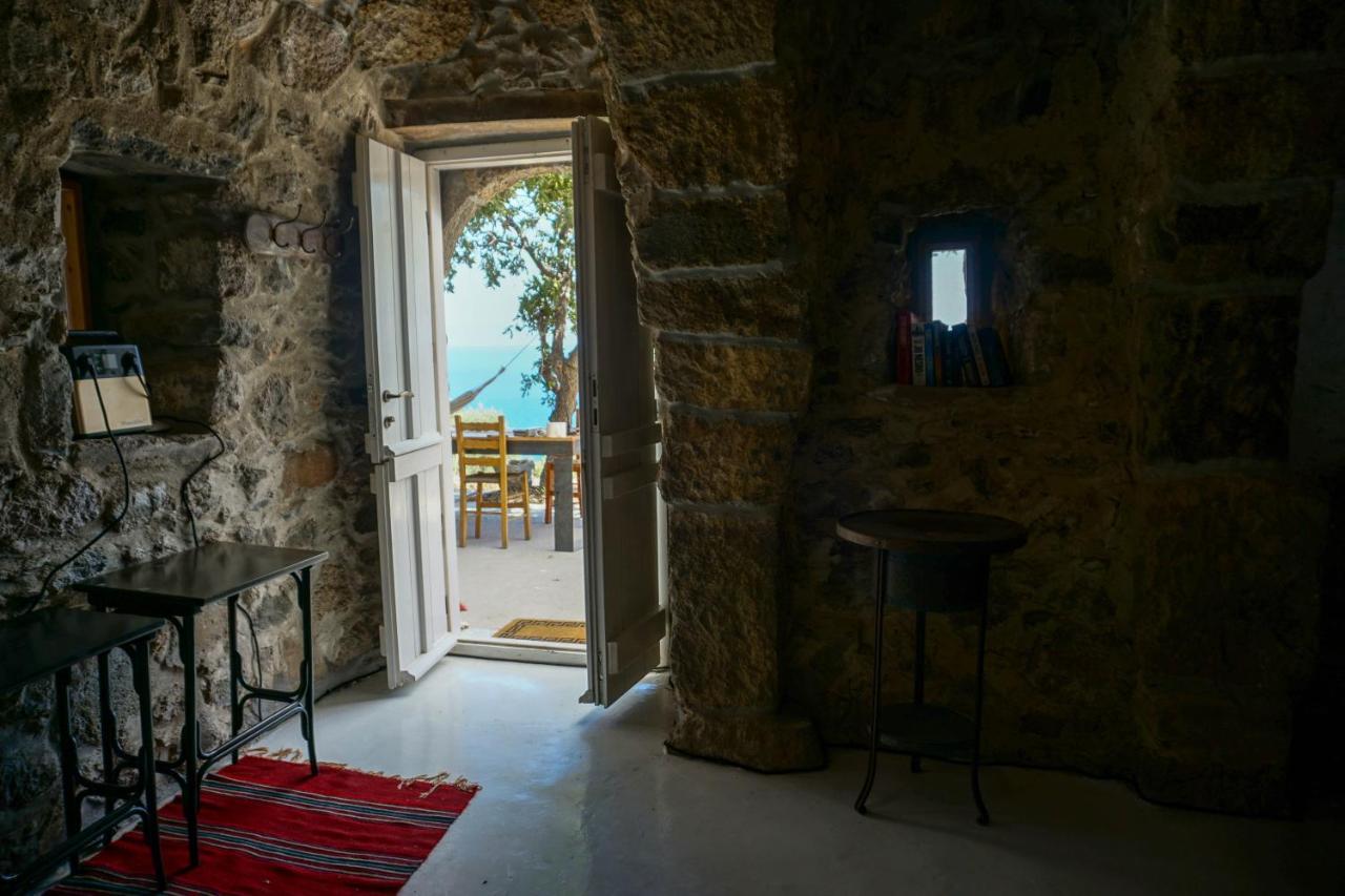 My Old Stone House In A 2 000 Sqm Private Garden With Fab Glamping Tent Mandrákion Exterior foto