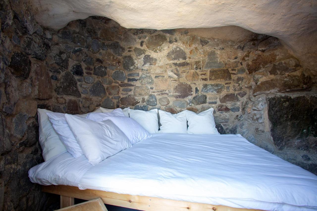 My Old Stone House In A 2 000 Sqm Private Garden With Fab Glamping Tent Mandrákion Exterior foto